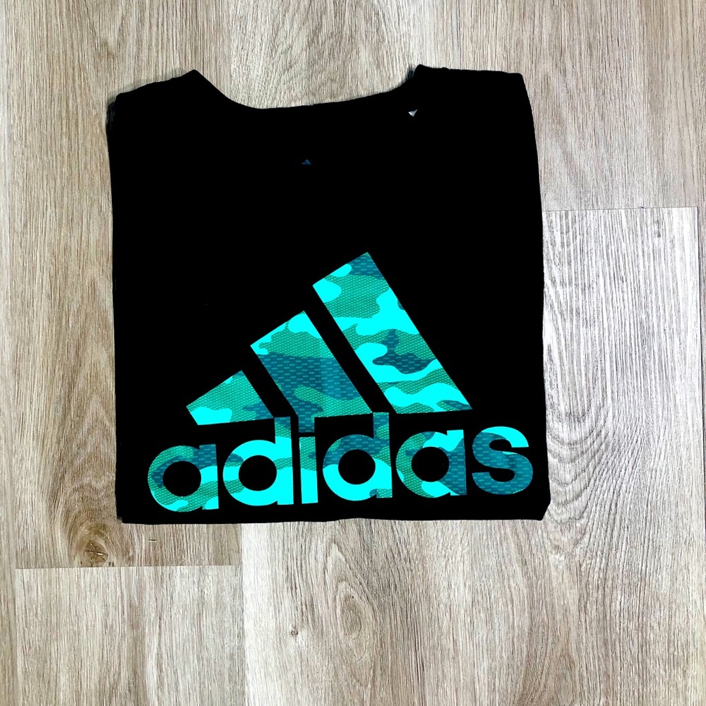 Adidas T-shirt